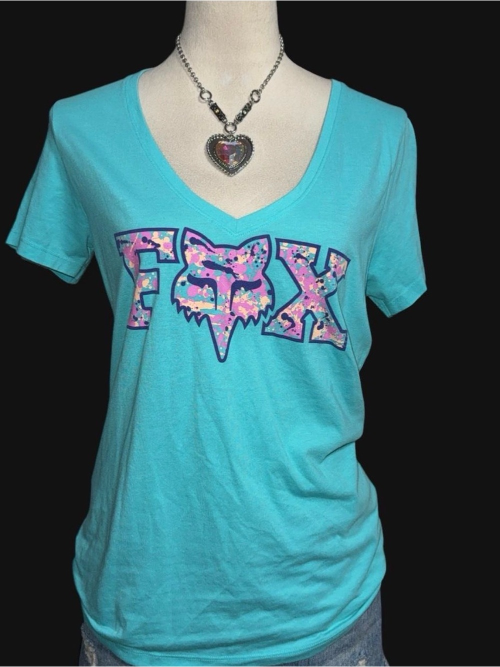 Fox Teal V-Neck Short Sleeve Tee with Pink Accent Graphic